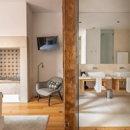 Plum Guide - Sterling Silver Apartment